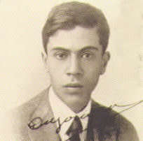 Foto di Ettore Majorana dal libretto universitario