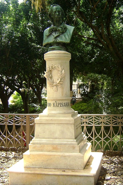 Busto di Mario Rapisardi al Giardino Bellini di Catania